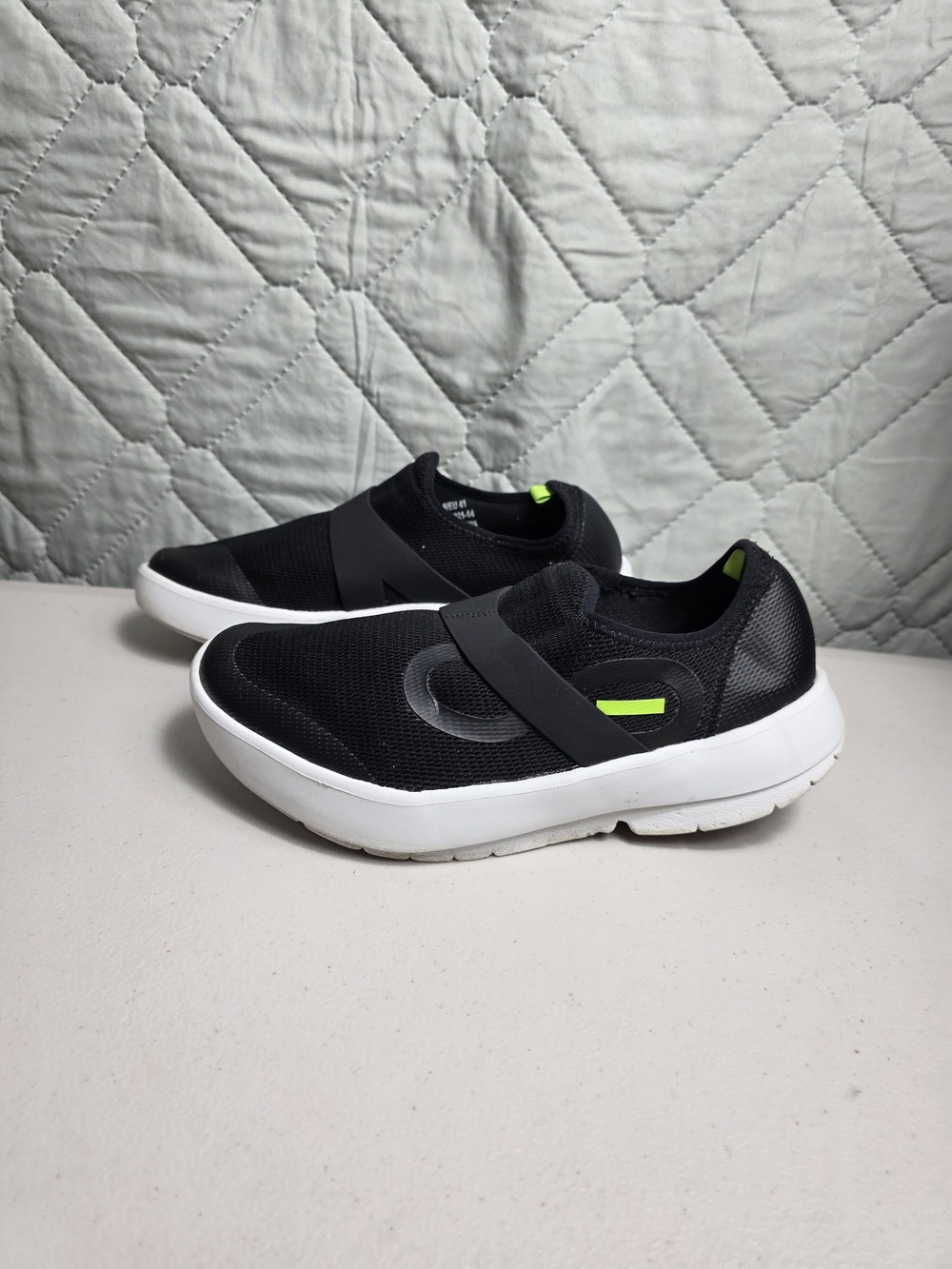 OOFOS Oomg Low Shoes Mens 8 Black Mesh Slip On Comfort Recovery Casual - Picture 1 of 8